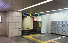 4-B出口の階段を上ります。