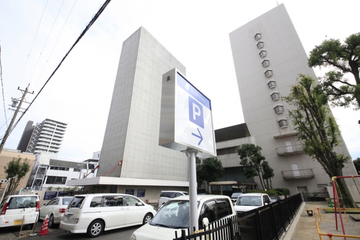 ホテル敷地内屋外駐車場